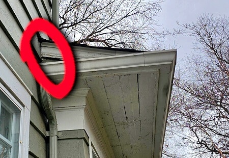 Mouse entry point along a lower roofline.